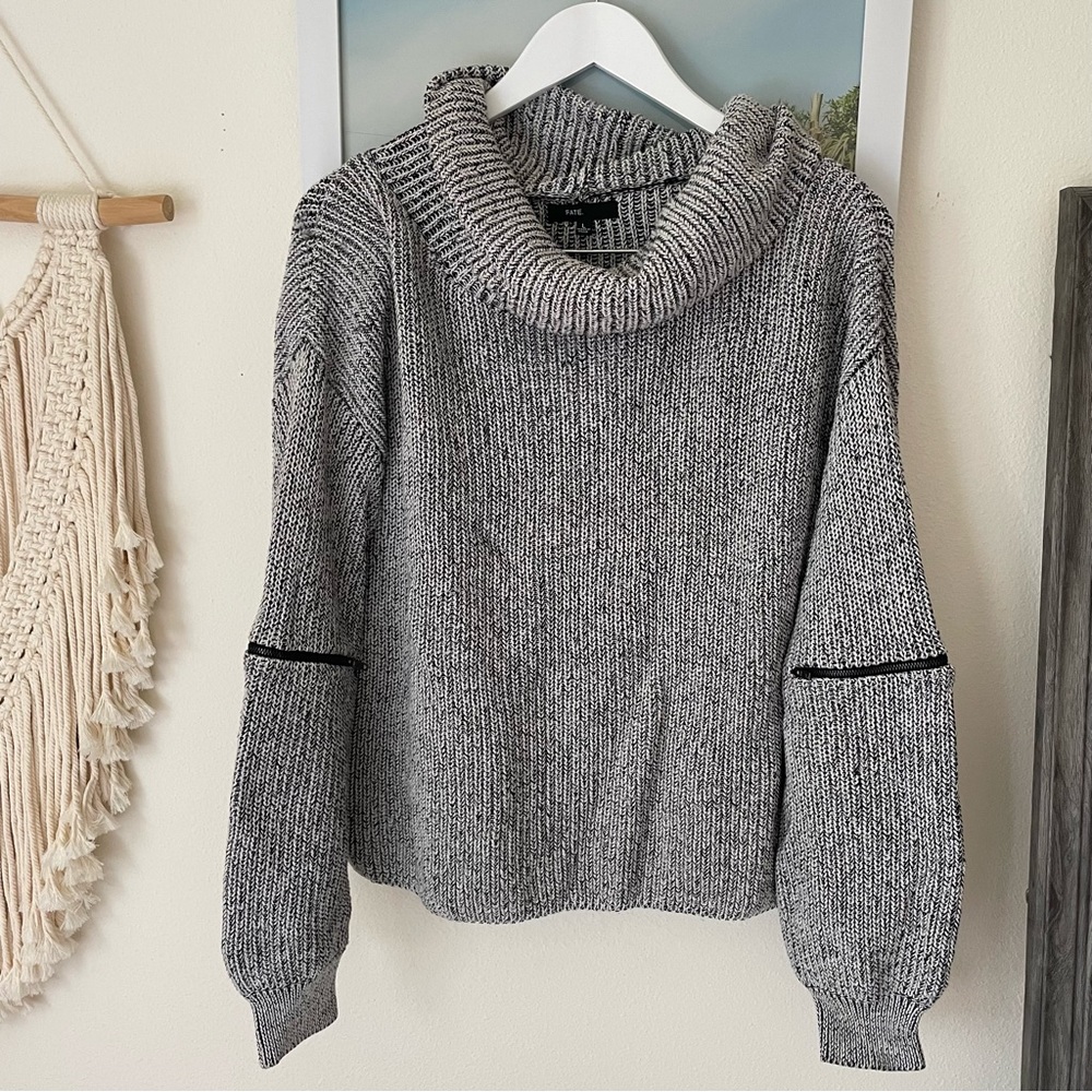 Vici - Vici Sweater - Picture 2 of 4